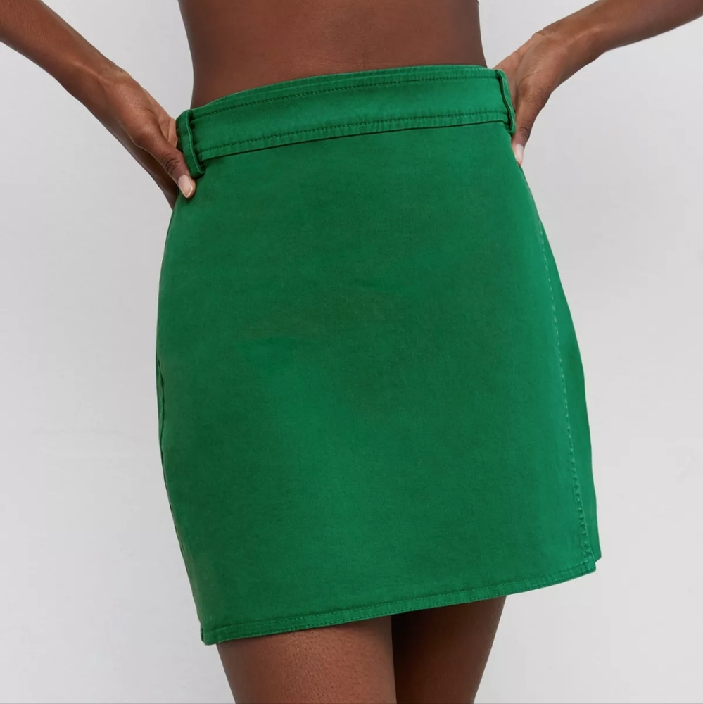 Aritzia Sunday Best Kelly Green Walker Skirt Size 8